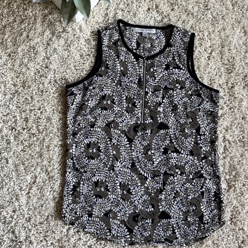 Sleveless women's top size small